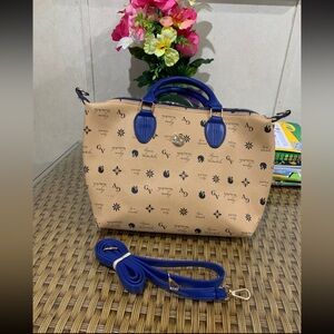 Gloria Vanderbilt purse